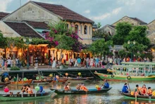 Hoi An is favourite destination for both domestic and visitor tourists. (Photo: DUY HAU)