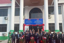 The handover ceremony in Luang Namtha province on December 23 (Photo: VNA)