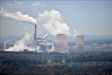 Emissions from a factory in Saint-Avold, eastern France. (Photo: AFP/VNA)