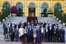 President Nguyen Xuan Phuc hosts international guests who ccome to Vietnam for the celebration of the 50th anniversary of the Paris Peace Accords. (Photo: VNA)