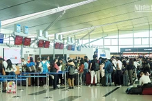 International visitors check in at Phu Quoc international airport on December 28, 2022. (Photo: TRANG LINH/NDO)