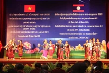 An art performance at the opening of the festival. (Photo: VNA)