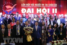 The new executive committee of the Union of Vietnamese People Associations in Europe. (Photo: VNA)