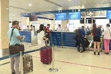 Passengers at an airport (Photo: NDO)