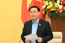 NA Chairman Vuong Dinh Hue delivers the closing remarks at the 16th session of the NA Standing Committee. (Photo: NDO)