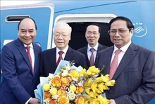 Party leader Nguyen Phu Trong was seen off at the airport by President Nguyen Xuan Phuc, Prime Minister Pham Minh Chinh, and other Party and State leading officials. (Photo: VNA)