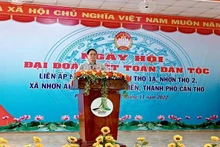 PM Pham Minh Chinh speaks at the great national solidarity festival in Nhon Ai commune of Phong Dien district, Can Tho city, on November 17. (Photo: NDO)
