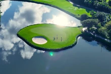 Each golf course in Vietnam has been built and decorated artistically . (Photo: Vietnam National Administration of Tourism)