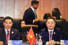 Minister of Finance Nguyen Van Thang (left) and SBV Deputy Governor Nguyen Ngoc Canh at the 12th ASEAN Finance Ministers’ and Central Bank Governors’ Meeting (AFMGM) in Kuala Lumpur, Malaysia, on April 9. (Photo: VNA)