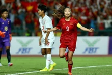 Vietnam’s forward Huynh Nhu celebrates scoring their first goal during the SEA Games gold medal match against Myanmar in Cambodia on Monday evening. (Photo: Zing.vn)
