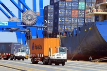 Connecting international goods supply chains