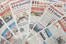 Dien Bien Phu Victory is featured on front pages of Pasaxon and Pathet Lao (Photo: VNA)