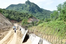 The traffic route connects the centre of the communes in the reservoir of Ban Ve Hydropower Plant, Nhon Mai, Mai Son to the centre of Tuong Duong district.
