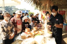 The Hanoi Culinary Culture Festival 2024 drew large numbers of diner (Photo: hanoimoi.vn)