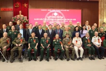 At a meeting in Hanoi to tribute veteran soldiers, young volunteers and frontline workers who directly participated in the Dien Bien Phu Campaign in 1954. (Photo: daidoanket.vn)