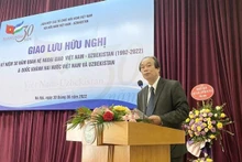 Vietnam-Uzbekistan Friendship Association President Luong Phan Cu speaks at the event. (Photo: baoquocte.vn)