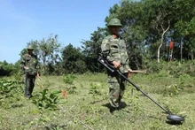 A VNMAC survey shows that since 1975, unexploded ordnance from the war has claimed 42,000 lives and injured 62,000 people. (Photo: VNA)