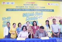 The units signed cooperation agreements on the social network Food Travel Vietnam and the "Street Food Music" project.