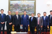 Minister Dao Ngoc Dung receives Nakatani Gen, Special Advisor to the Prime Minister of Japan. (Photo: MOLISA).