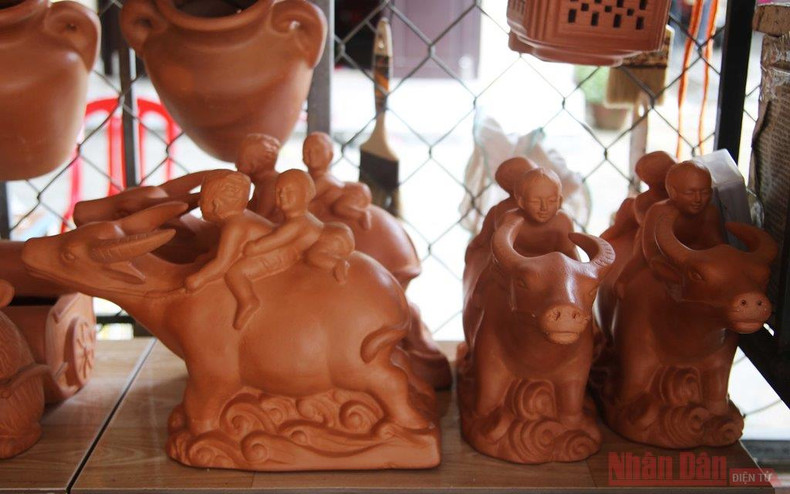 Thanh Ha villagers make clay buffalos in hope for thriving new year ảnh 7 Thanh Ha villagers make clay buffalos in hope for thriving new year ảnh 7