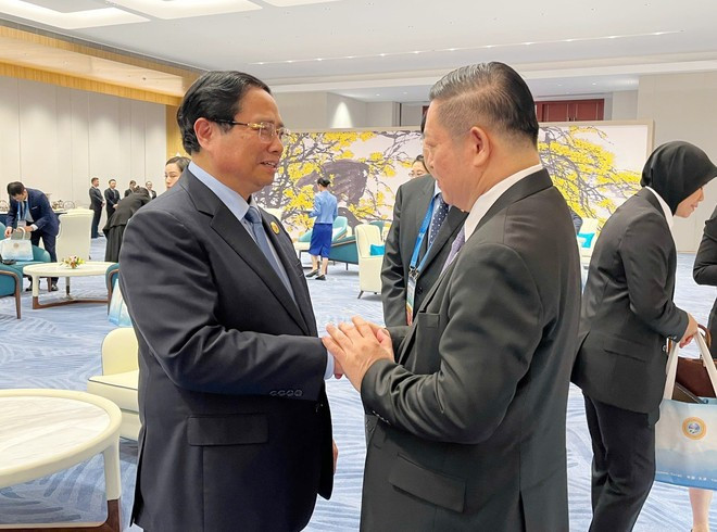 Prime Minister Pham Minh Chinh (L) meets with ASEAN Secretary-General Kao Kim Hourn on the sidelines of the SCO Summit 2025 on September 1. (Photo: VNA) Prime Minister Pham Minh Chinh (L) meets with ASEAN Secretary-General Kao Kim Hourn on the sidelines of the SCO Summit 2025 on September 1. (Photo: VNA)