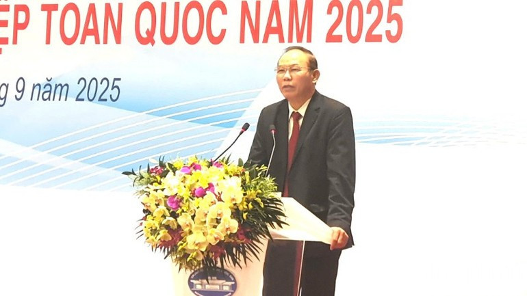 Deputy Minister of Agriculture and Environment Phung Duc Tien speaking at the conference. (Photo: nhandan.vn) thutruongphatbieu-13925.jpg