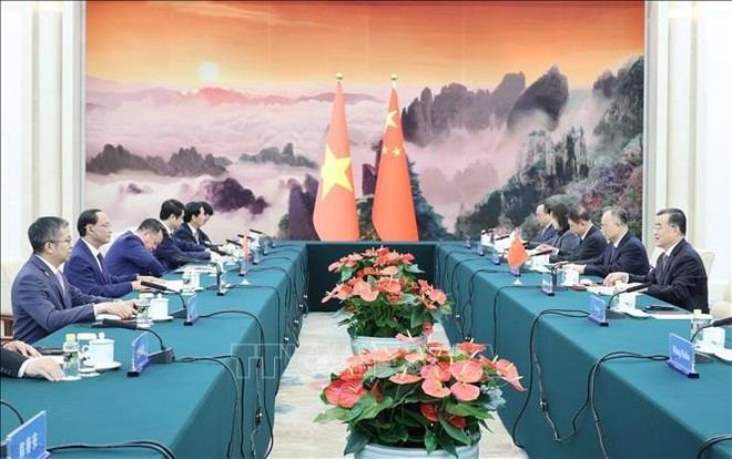 At the talks between Vice Chairman of the Vietnamese National Assembly Tran Quang Phuong and Zhang Qingwei, Vice Chairman of the Standing Committee of the National People's Congress of China. (Photo: VNA) At the talks between Vice Chairman of the Vietnamese National Assembly Tran Quang Phuong and Zhang Qingwei, Vice Chairman of the Standing Committee of the National People's Congress of China. (Photo: VNA)