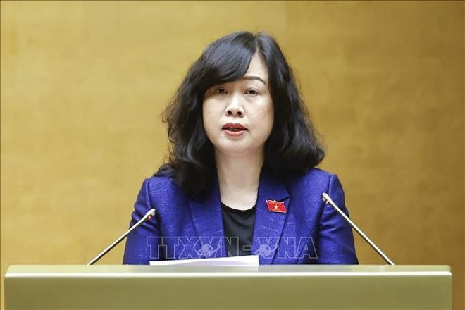 Health Minister Dao Hong Lan presents the Government’s proposal on the draft National Assembly resolution outlining mechanisms and policies to effectively implement the Politburo’s Resolution No. 72-NQ/TW dated September 9, 2025. (Photo: VNA)