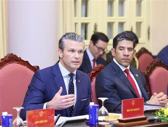 US Secretary of War Pete Hegseth speaks at the meeting (Photo: VNA)