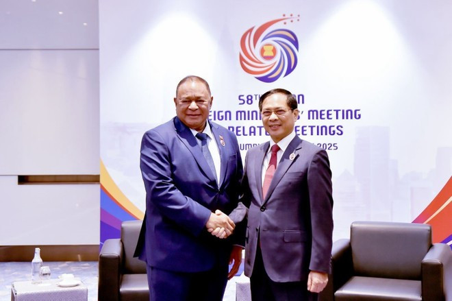 Deputy Prime Minister and Minister of Foreign Affairs Bui Thanh Son meets with Timor-Leste’s Minister of Foreign Affairs and Cooperation Bendito dos Santos Freitas. (Photo: VNA) Deputy Prime Minister and Minister of Foreign Affairs Bui Thanh Son meets with Timor-Leste’s Minister of Foreign Affairs and Cooperation Bendito dos Santos Freitas. (Photo: VNA)