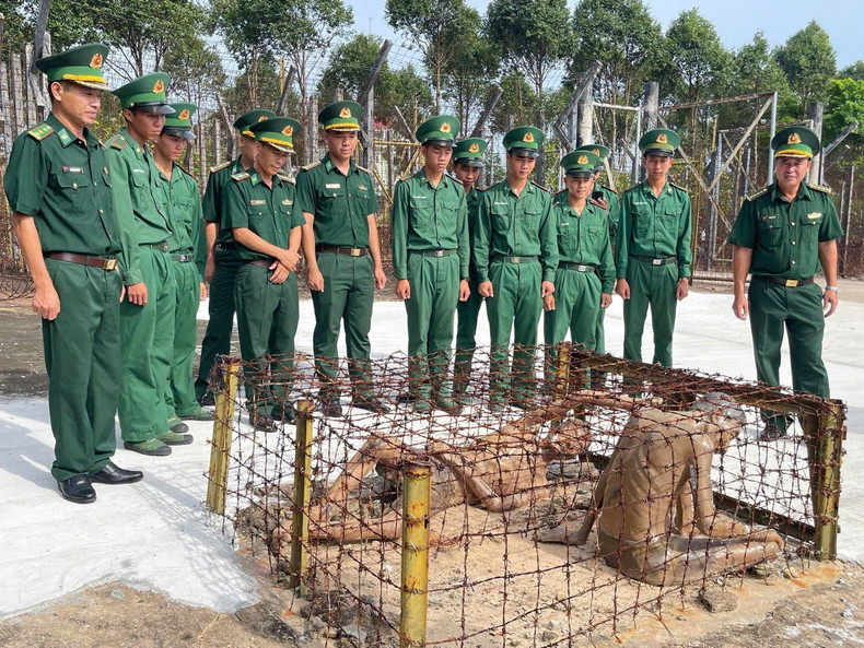 The Phu Quoc Prison relic site serves as a “red address” for historical learning and political education for border guards at An Thoi Port. dang-huong-3.jpg