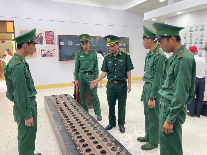 The relic is not only a historical landmark but also a powerful symbol of patriotism, indomitable spirit, and the noble sacrifices made by revolutionary soldiers. dang-huong-4.jpg