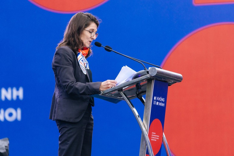 Michaela Bauer, UNICEF Deputy Representative in Viet Nam speaking at the event ngayhoikhongmotminh-021125-2.jpg