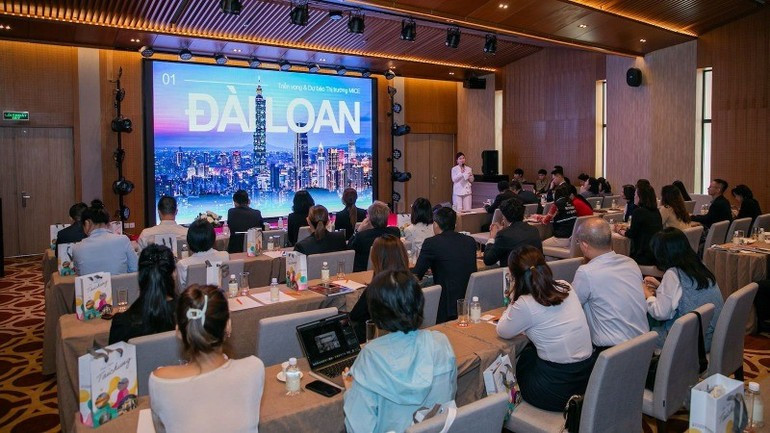 A Taiwan (China) tourism promotion event held in Ha Noi. (Photo: nhandan.vn) dulich-nguoiviet-10725.jpg