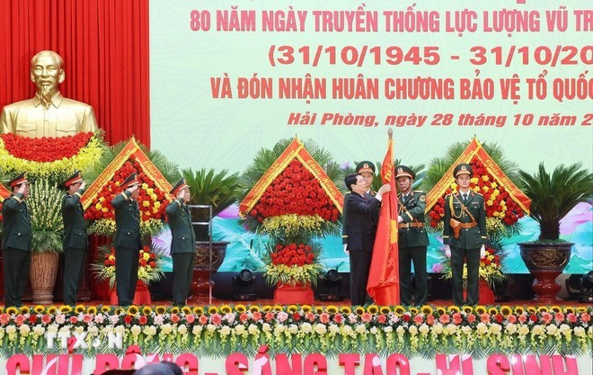 On behalf of the Party and State leaders, President Luong Cuong presents the First-class Fatherland Protection Order to the armed forces of Military Region 3 for their outstanding achievements in training, combat readiness, force building, and defense consolidation. (Photo: VNA) On behalf of the Party and State leaders, President Luong Cuong presents the First-class Fatherland Protection Order to the armed forces of Military Region 3 for their outstanding achievements in training, combat readiness, force building, and defense consolidation. (Photo: VNA)
