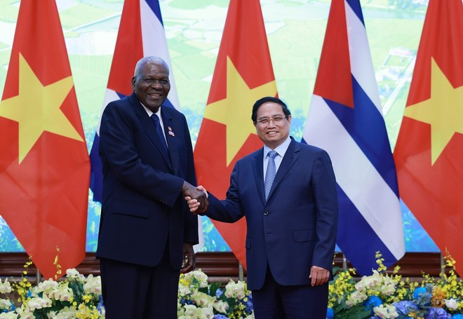 Prime Minister Pham Minh Chinh (R) and President of the National Assembly of People’s Power and President of the Council of State of Cuba Esteban Lazo Hernández. (Photo: VNA) Prime Minister Pham Minh Chinh (R) and President of the National Assembly of People’s Power and President of the Council of State of Cuba Esteban Lazo Hernández. (Photo: VNA)