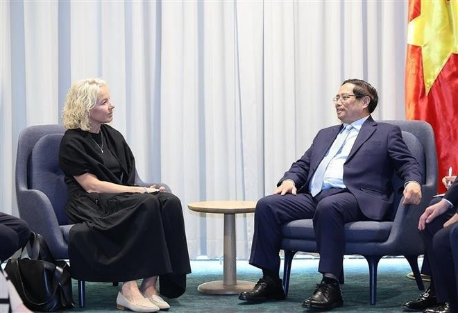 Vietnamese Prime Minister Pham Minh Chinh (R) and Susanna Campbell, Chairwoman of SYRE at their working session on June 13, 2025 (Photo: VNA) Vietnamese Prime Minister Pham Minh Chinh (R) and Susanna Campbell, Chairwoman of SYRE at their working session on June 13, 2025 (Photo: VNA)