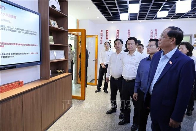 National Assembly Vice Chairman Tran Quang Phuong and his delegation at Sichuan's venue for interaction between deputies and constituents. (Photo: VNA) National Assembly Vice Chairman Tran Quang Phuong and his delegation at Sichuan's venue for interaction between deputies and constituents. (Photo: VNA)