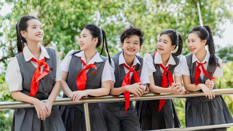 Outstanding children of the capital city excelling in study, discipline, and Pioneers' work. thieunhithudo-04825.jpg