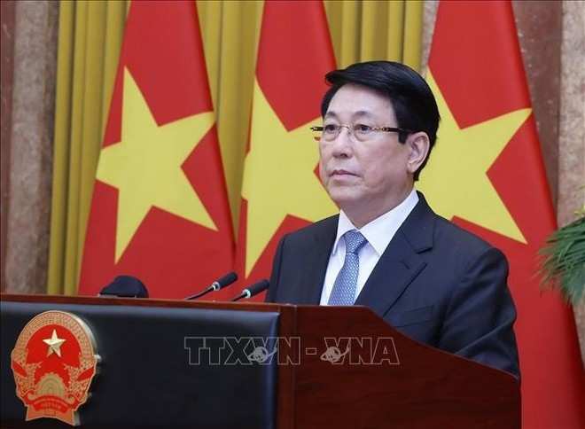 State President Luong Cuong speaks at the meeting with the newly-appointed foreign ambassadors in Ha Noi on December 12, 2025. (Photo: VNA)