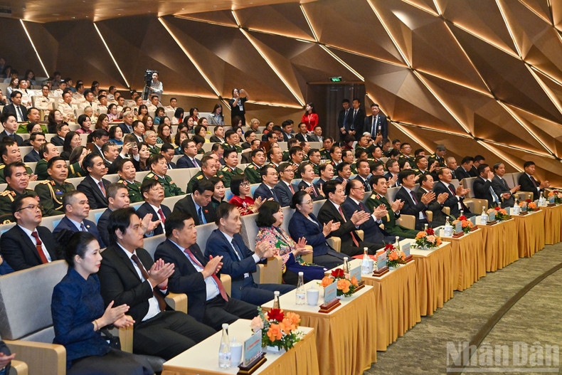 Leaders and former leaders of the Party and State and delegates attended the ceremony.