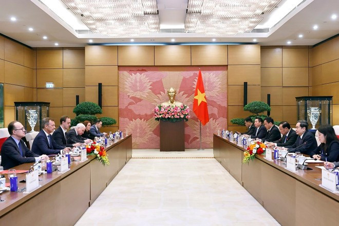 At the meeting between National Assembly Chairman Tran Thanh Man and Andrey Vladimirovich Yatskin, First Deputy Speaker of the Federation Council of the Russian Federal Assembly, in HaNoi on December 2. (Photo: VNA)
