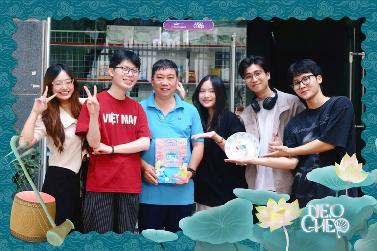 The team meets with journalist and playwright Mai Van Lang. neotreo-131025-3.jpg