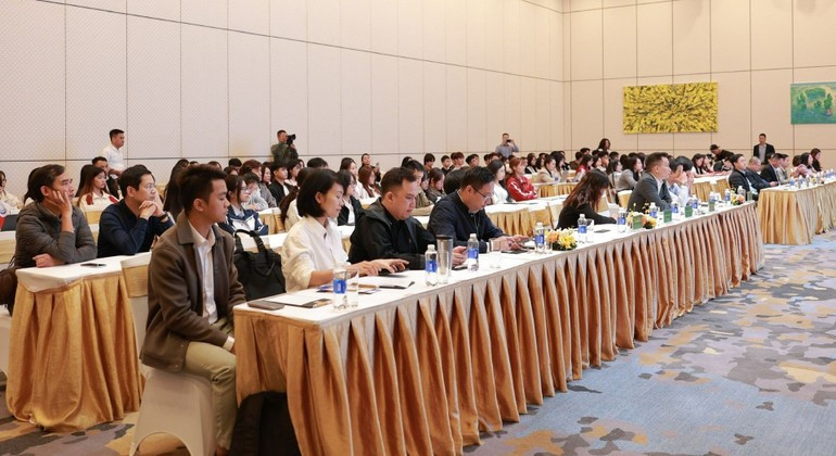 Delegates attending the conference. (Photo: nhandan.vn) ai-commerce-021125-2.jpg