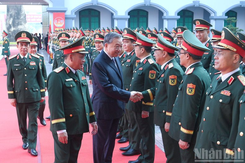 Leaders and commanders of the General Department II welcomed Party General Secretary To Lam. Leaders and commanders of the General Department II welcomed Party General Secretary To Lam.