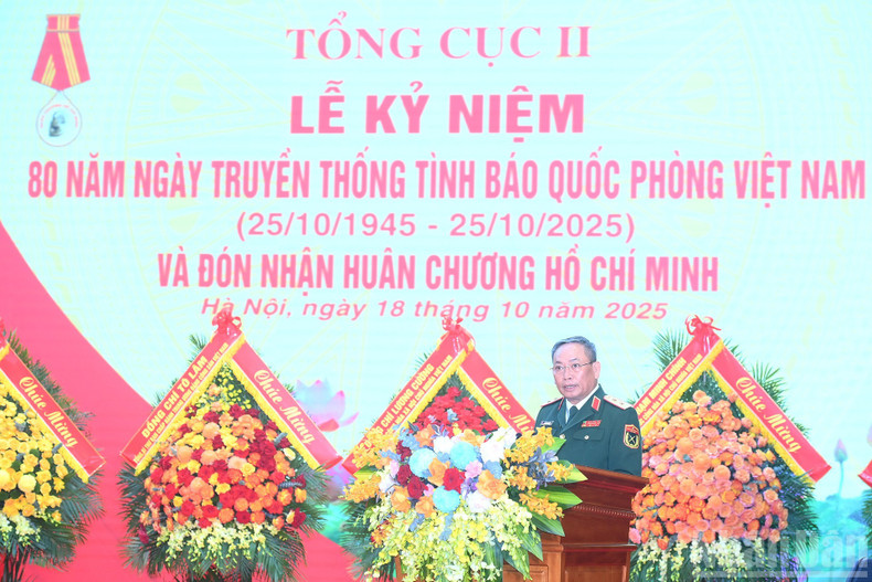 Lieutenant General Tran Cong Chinh, Director General of General Department II under the Ministry of National Defence, delivered the commemorative speech. Lieutenant General Tran Cong Chinh, Director General of General Department II under the Ministry of National Defence, delivered the commemorative speech.