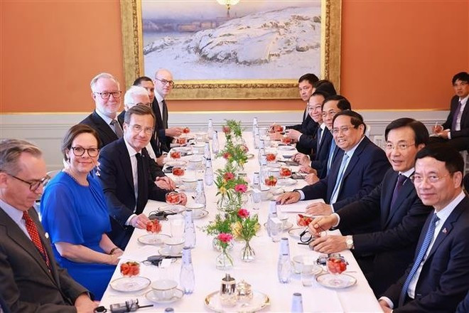 Prime Minister Pham Minh Chinh, his Swedish counterpart Ulf Kristersson and delegates at the talks. (Photo: VNA) Prime Minister Pham Minh Chinh, his Swedish counterpart Ulf Kristersson and delegates at the talks. (Photo: VNA)