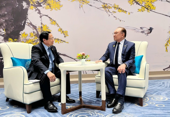 Prime Minister Pham Minh Chinh (L) meets with his Malaysian counterpart Ibrahim Anwar in Tianjin on September 1. (Photo: VNA) Prime Minister Pham Minh Chinh (L) meets with his Malaysian counterpart Ibrahim Anwar in Tianjin on September 1. (Photo: VNA)