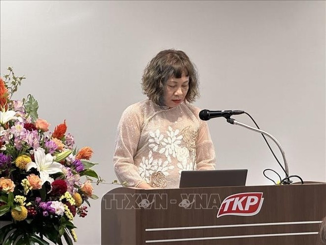 Nguyen Le Hang, Deputy Secretary-General of the Viet Nam Federation of UNESCO Associations and Deputy Editor-in-Chief of "Ngay Nay" (Today) Magazine, speaks at the event. (Photo: VNA) Nguyen Le Hang, Deputy Secretary-General of the Viet Nam Federation of UNESCO Associations and Deputy Editor-in-Chief of "Ngay Nay" (Today) Magazine, speaks at the event. (Photo: VNA)