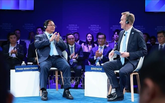 Prime Minister Pham Minh Chinh (L) and President and CEO of the World Economic Forum (WEF) Borge Brende at the event (Photo: VNA) Prime Minister Pham Minh Chinh (L) and President and CEO of the World Economic Forum (WEF) Borge Brende at the event (Photo: VNA)